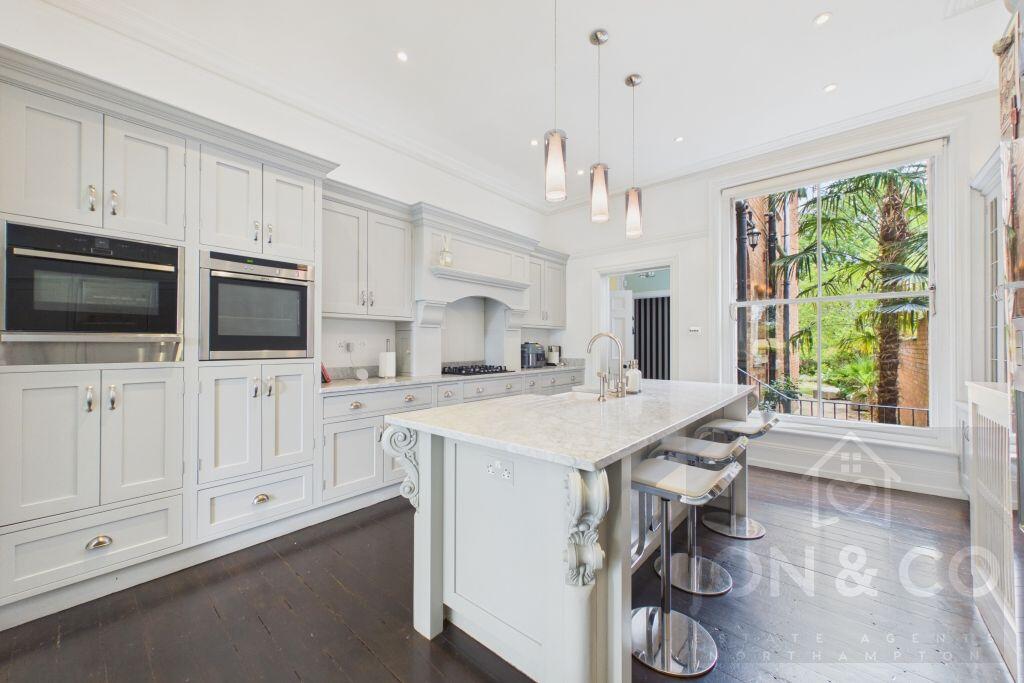 House in Northampton, Semilong - More