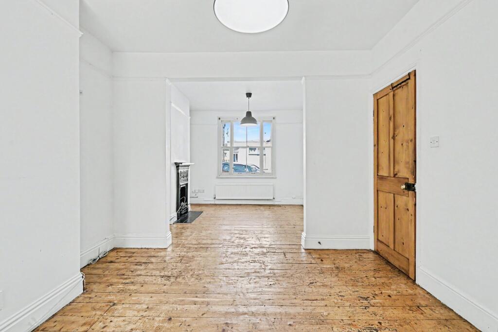 House in Northampton, West Northamptonshire - View 3