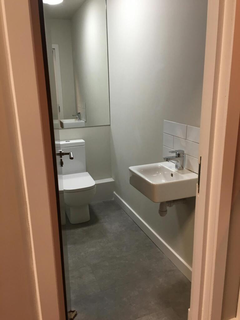 2nd Fl Toilet.JPG