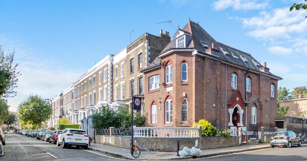 Main image of property: Clissold Crescent, London, N16