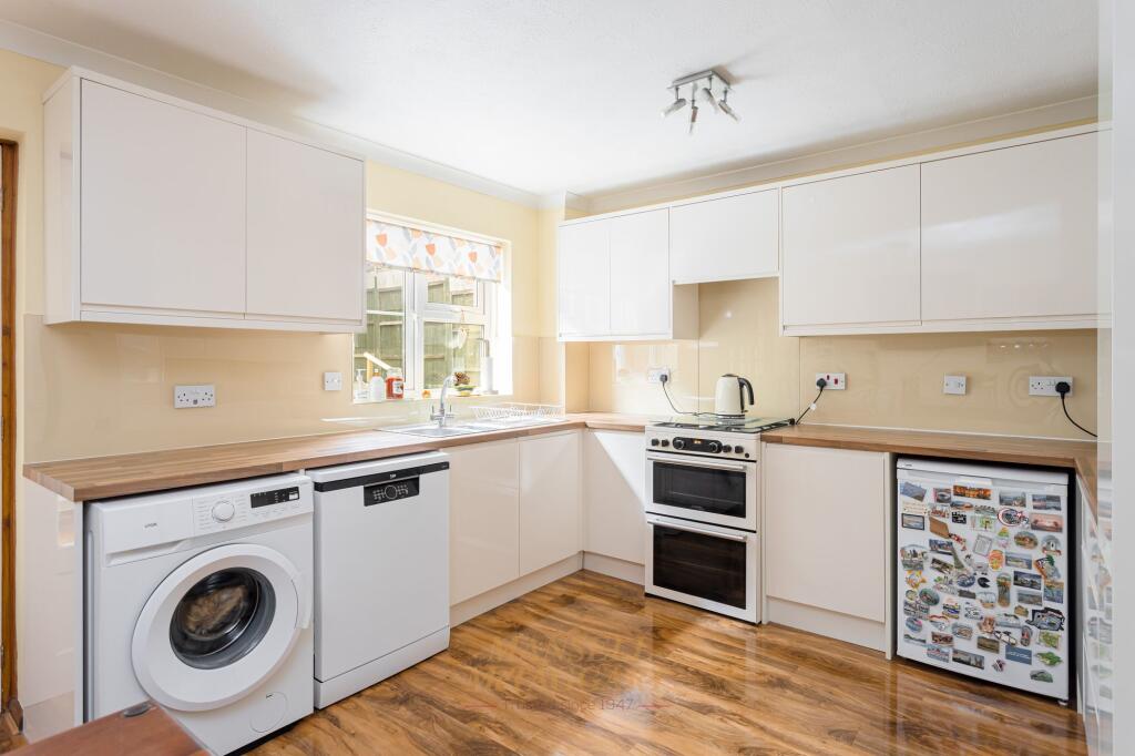 Pinewood Way, Haywards Heath, RH16 - View 3