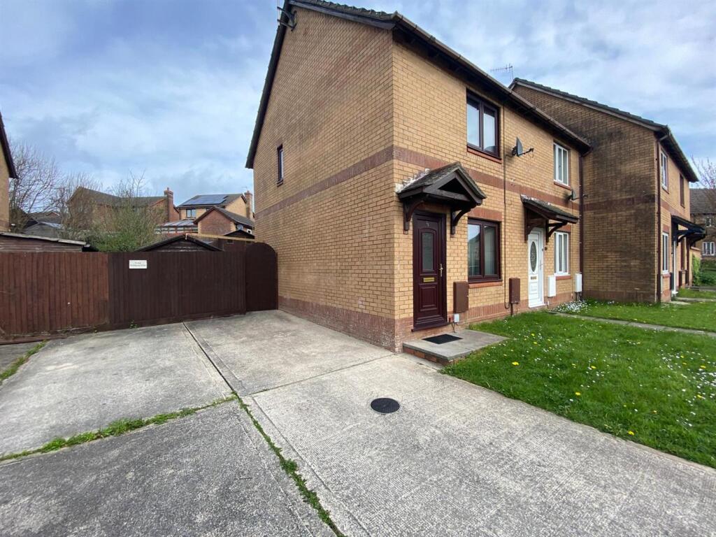 Main image of property: Clos Cilsaig, Dafen, Llanelli