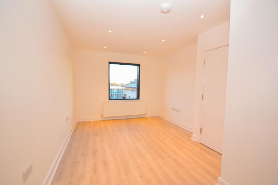 Apartment in Slough - View 4