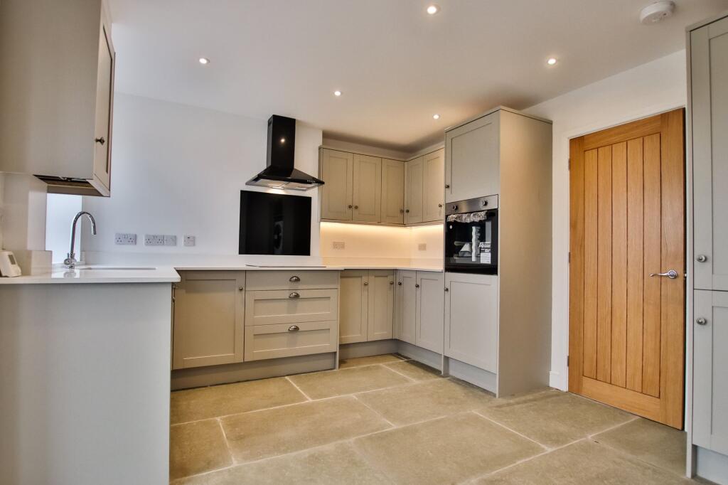 House in Worcester - View 4