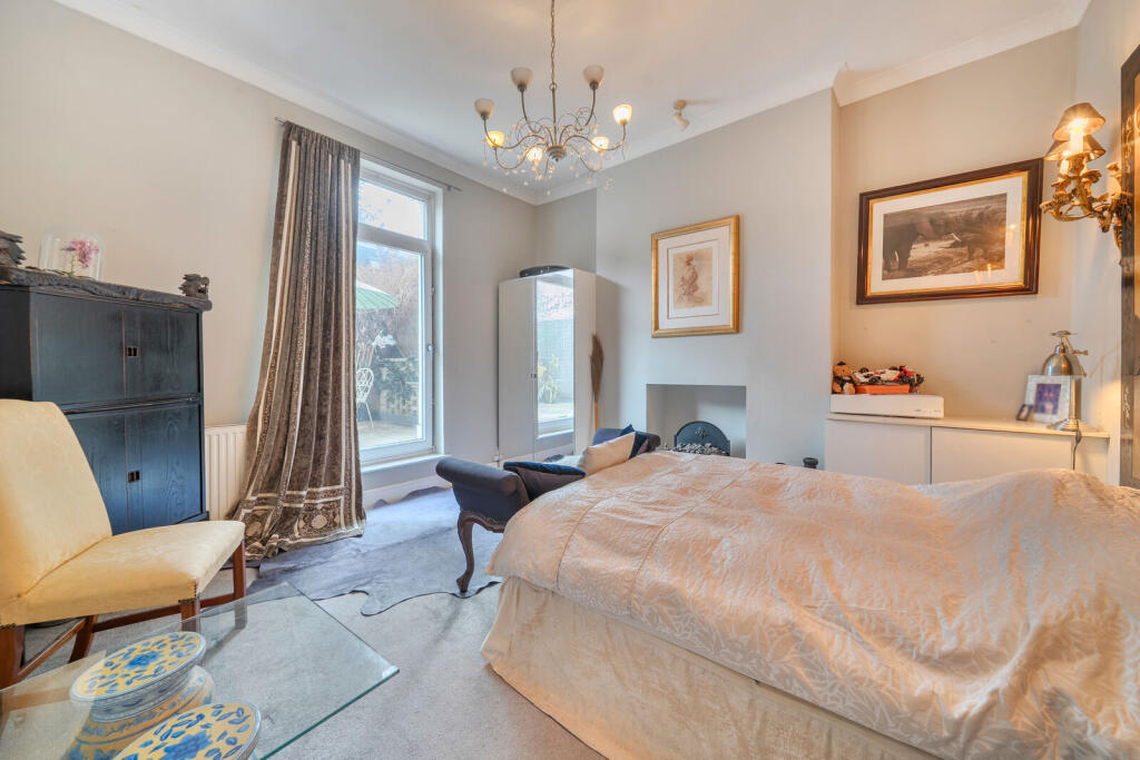 Apartment in London - View 5
