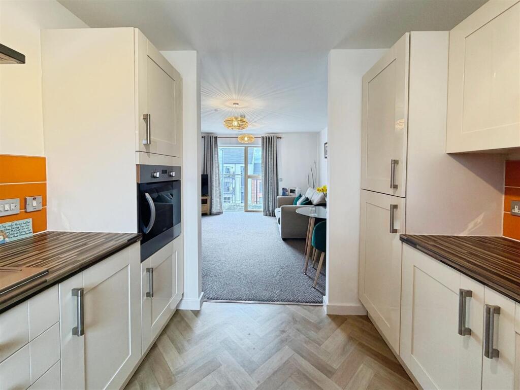 Apartment in Warwick, Myton Park - View 5