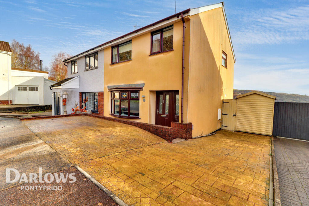 Priory Close, Pontypridd photo 2