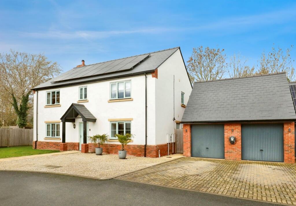 Main image of property: Walnut Close, Little Kineton, Warwick