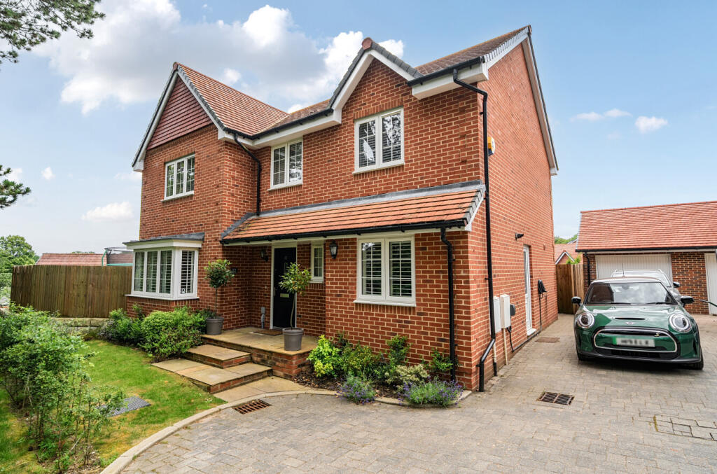 4-bed detached on Walton Close, Alton, GU34, £675,000