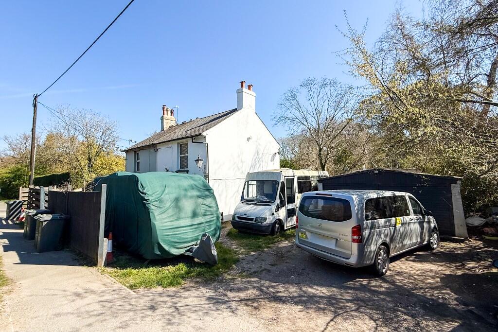 Polegate Road, Hailsham, East Sussex, BN27 photo 2