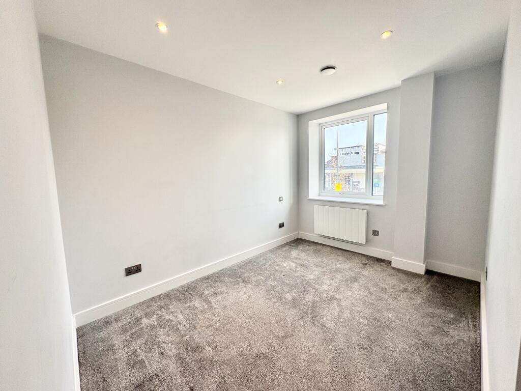 Apartment in Eastleigh - View 2