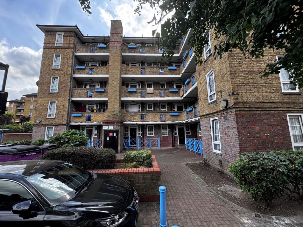 2-bed flat on Flat 17 Corry House, Wades Place, London, E14 0DF, £250,000