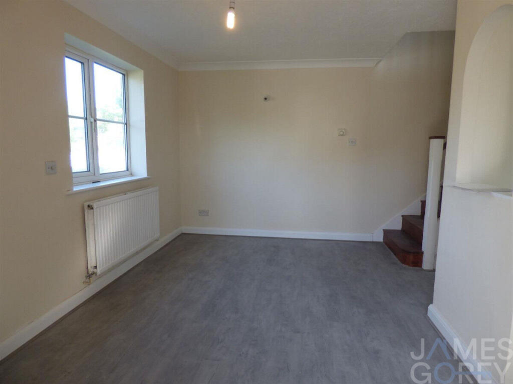 House in Dartford - More