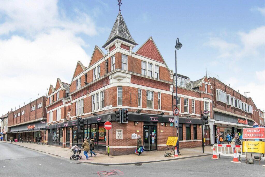 Main image of property: Flat 2, 42-44 Upper Brook Street, Ipswich, IP4 1DR