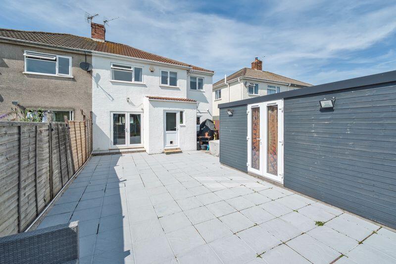 St. Austell Road, Milton - SUPERB FAMILY HOME  photo 2