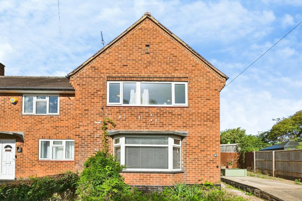 Main image of property: Denewood Crescent, Nottinghamshire, NG8