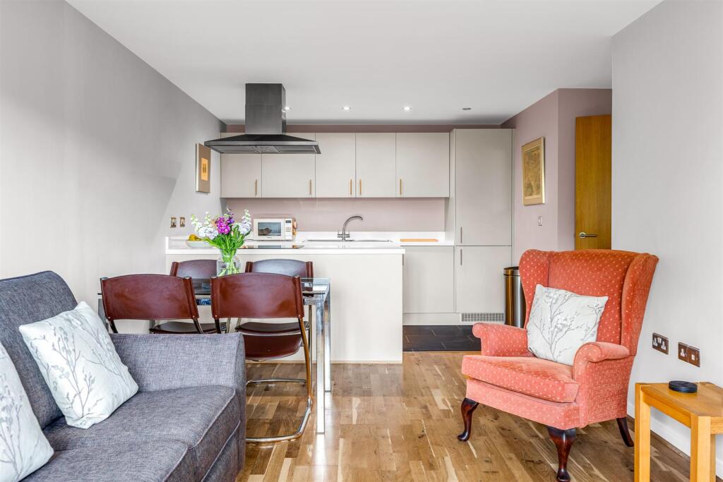 Apartment in Stevenage - View 3
