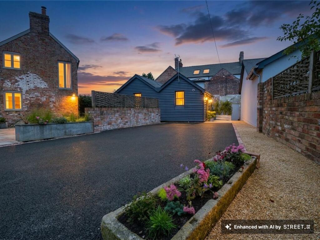 House in Gloucester - View 2