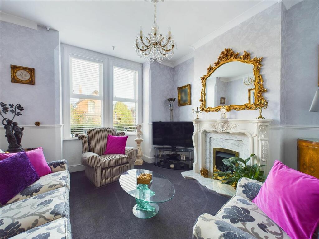 House in Gedling - View 2