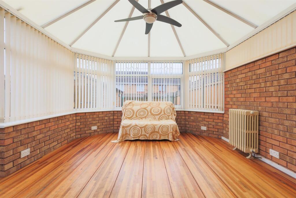 Rimini Close, Longton photo 4