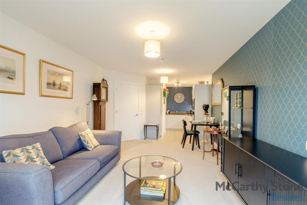 Bluebell House, Barnsdale Drive, Westcroft, Milton Keynes photo 4