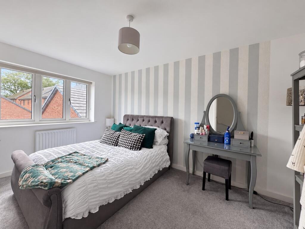 House in Gloucester - View 5