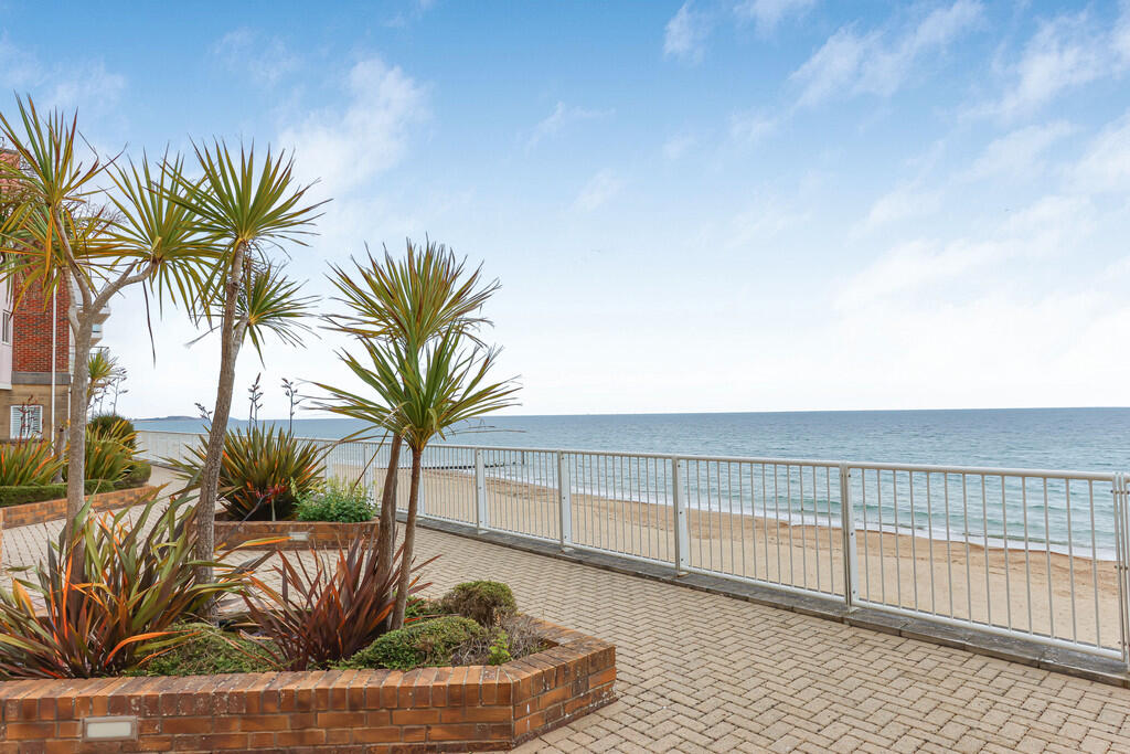 Apartment in Bournemouth - View 3