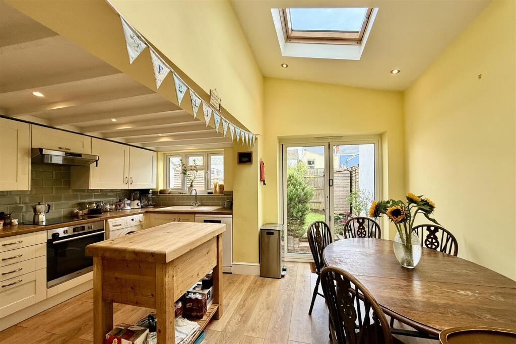 House in Gloucester - View 5