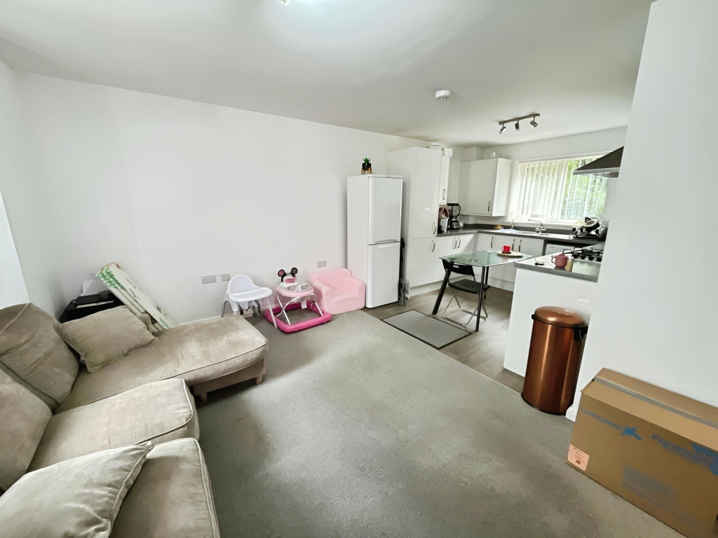 Apartment in Peterborough, Bretton - View 2