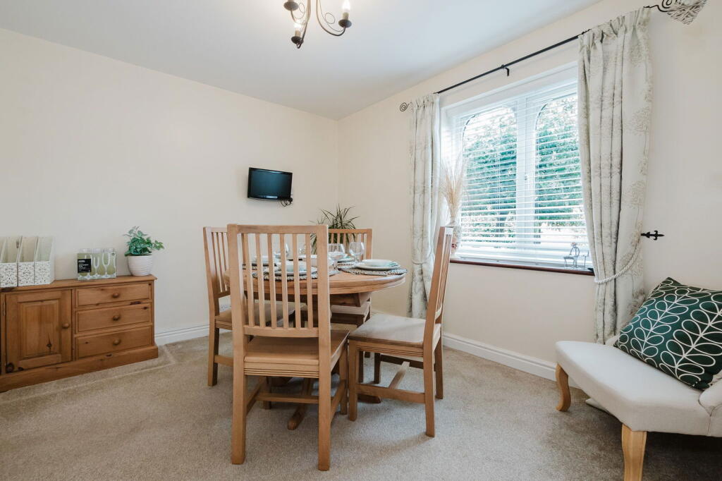 Cyril Bell Close, Lymm WA13 0JS photo 3