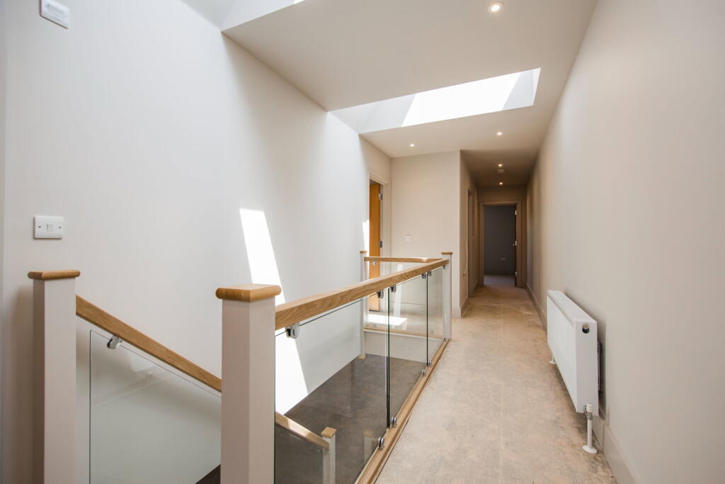 House in Tonbridge and Malling, Plaxtol - More