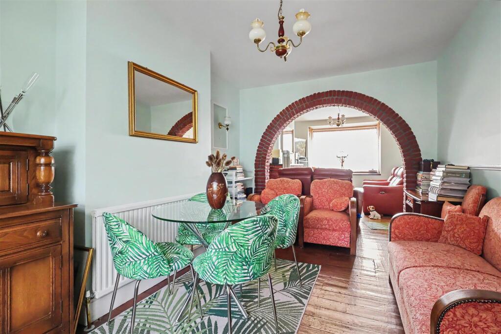 House in Nottingham, Porchester Gardens, Woodthorpe - View 4