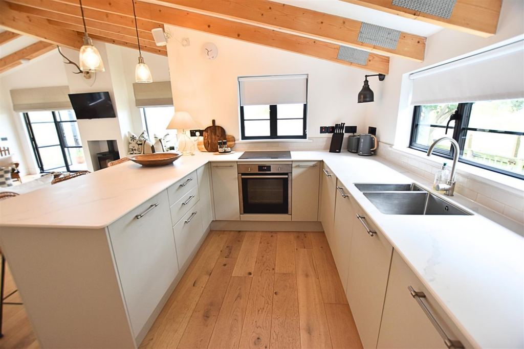 House in Humberston, Humberston Fitties, North East Lincolnshire - More
