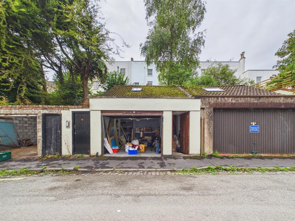 Fronting Spingfield Road, Cotham, Bristol - View 3