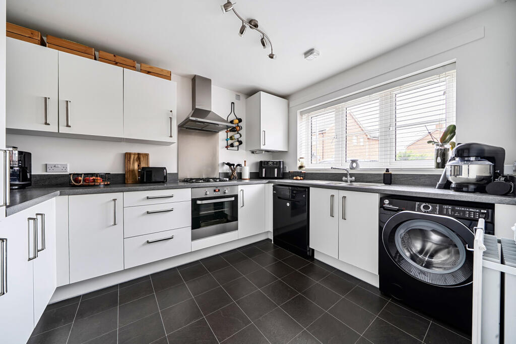 House in Aston Clinton, Buckinghamshire - View 5