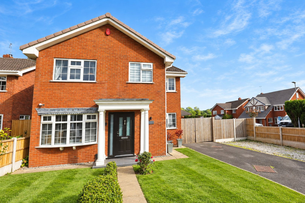 4-bed detached on Laxton Grove, Stoke-on-Trent, ST4, £475,000