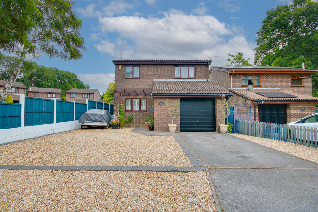 Main image of property: THORNHILL! POPULAR CUL-DE-SAC LOCATION! STUNNING KITCHEN!