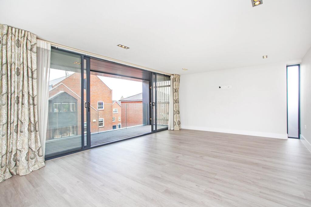 Apartment in Winchester, Hampshire - View 4