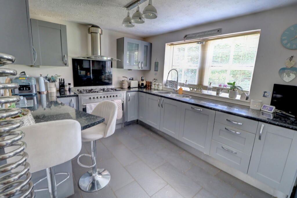 House in Worcester - View 2