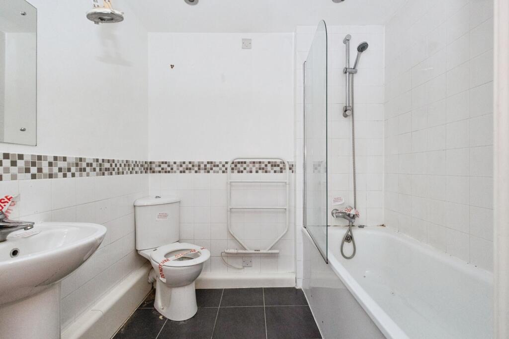 Apartment in Salford, Trinity, Lower Broughton - View 5