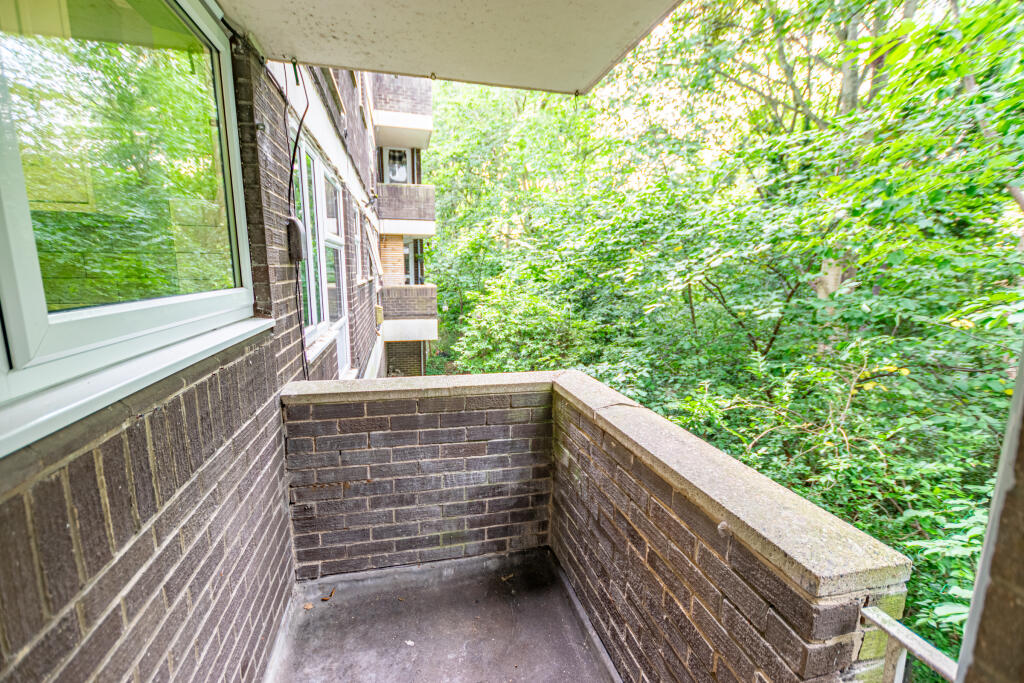 Apartment in Leeds, West Yorkshire - View 5