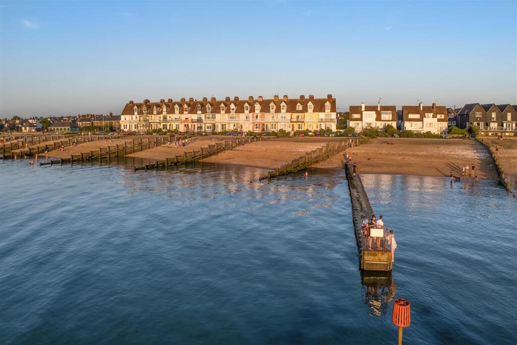 Wave Crest, Whitstable photo 2