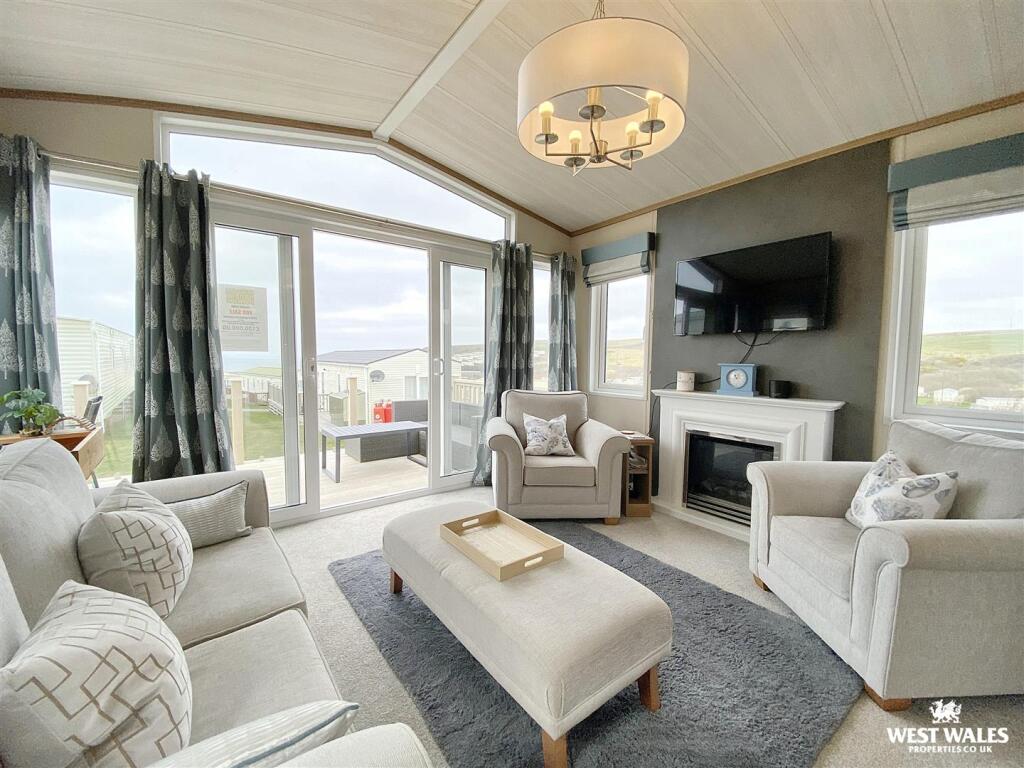 3-bed caravan on Newgale, Haverfordwest, £95,000