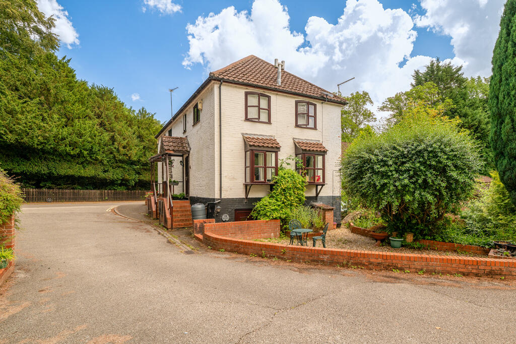 2-bed flat on The Bolthole, Troutbeck, Westgate, Louth, Lincolnshire, LN11 9YW, £115,000