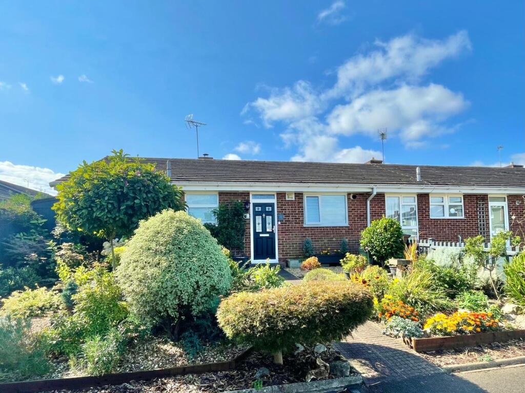 Main image of property: Chute Close, Rainham, Gillingham