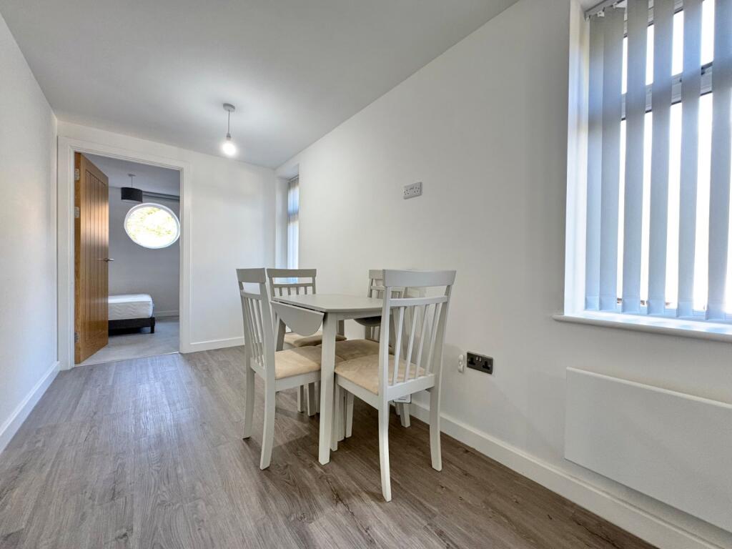 Apartment in Leeds, West Yorkshire - View 5