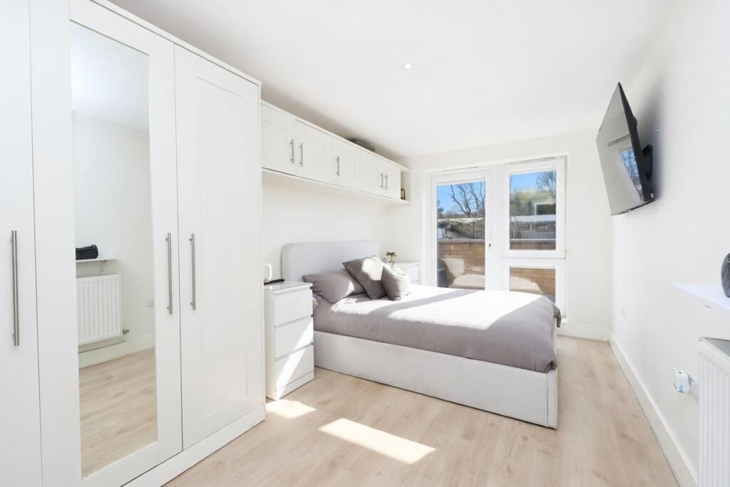 Reservoir Road, Ruislip – pohled 4