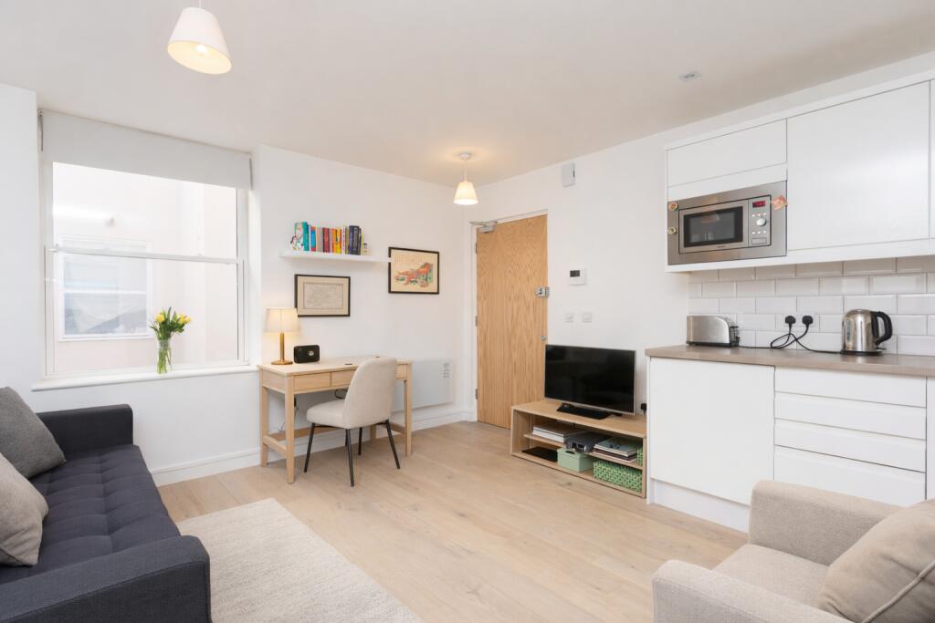 Apartment in Croydon - View 3
