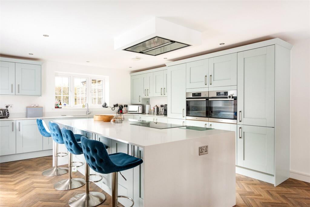 Foresters Lane, Silverstone, Towcester, Northamptonshire, NN12 photo 3