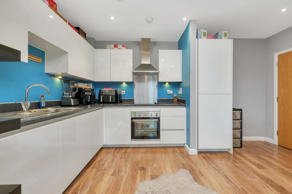 Apartment in London, Harlesden - View 5